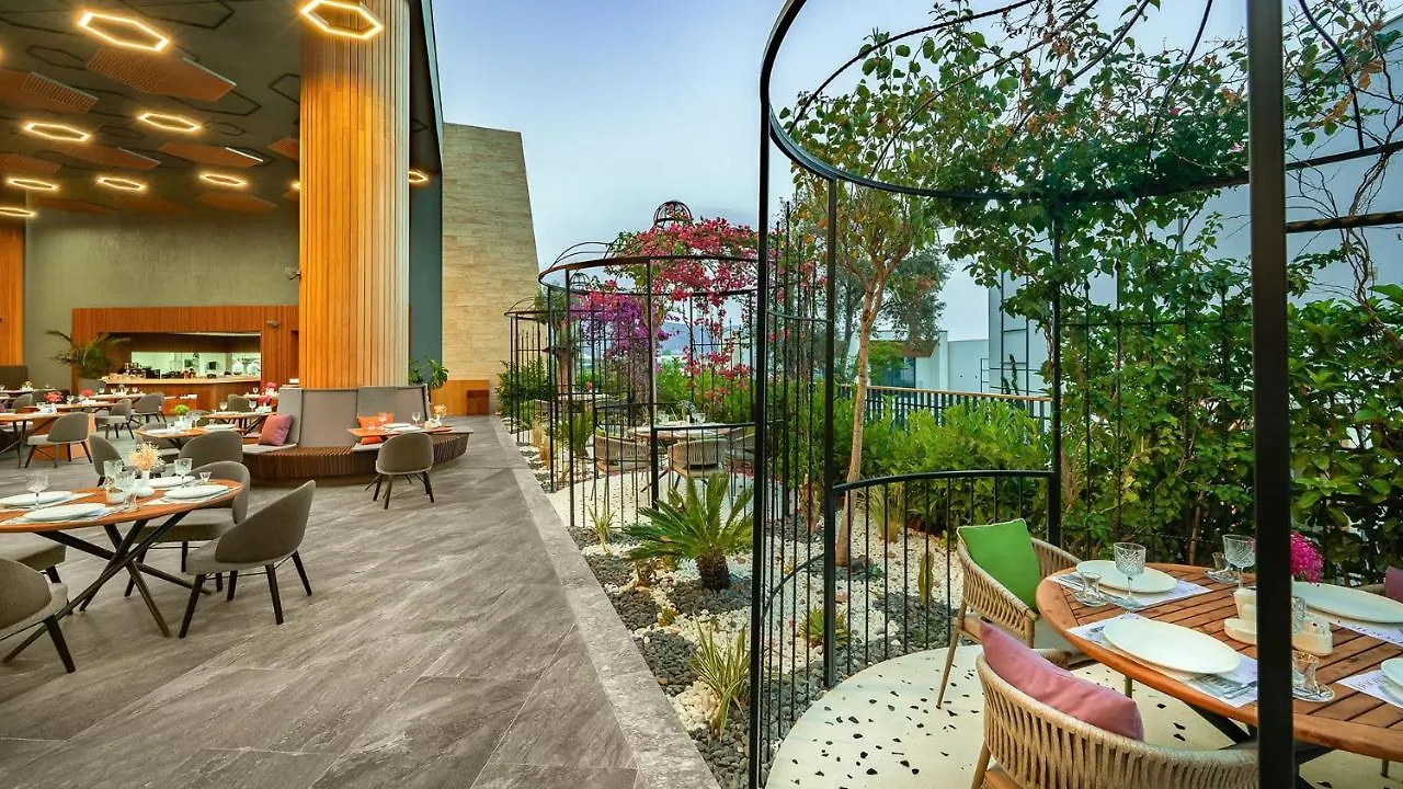 The Norm Collection Door'A Bodrum Torba