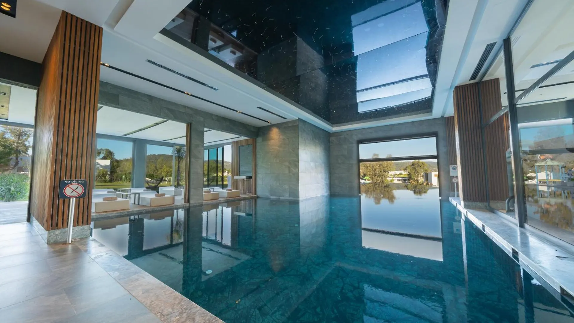 The Norm Collection Door'A Bodrum Torba