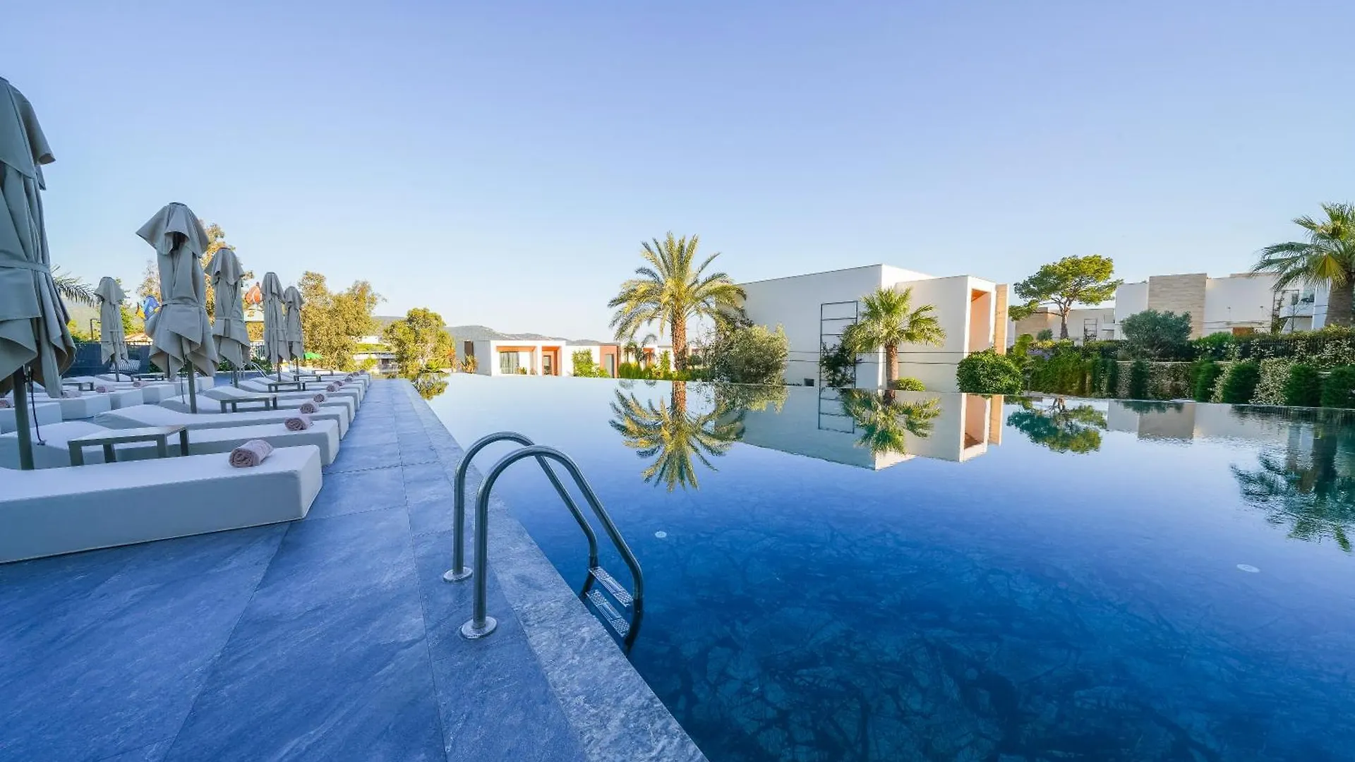 The Norm Collection Door'A Bodrum Torba Turquie